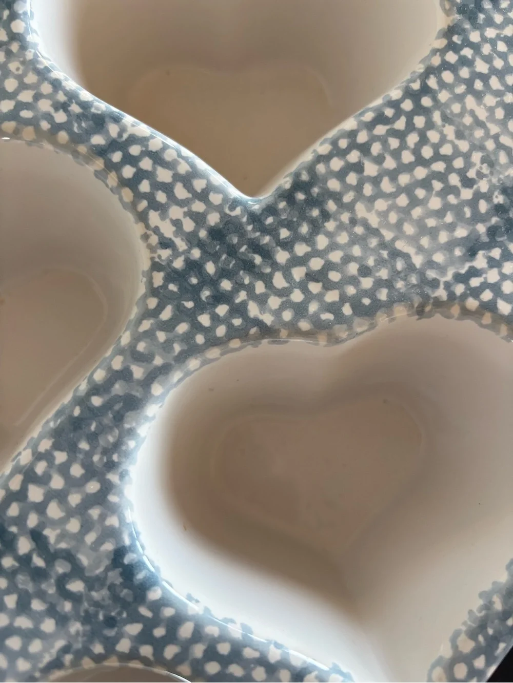 Vintage Spongeware Heart-Shaped Ceramic Muffin Cupcake Baker